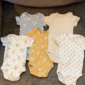 OVER 30 PIECES! Newborn Clothes - Girl 🎀